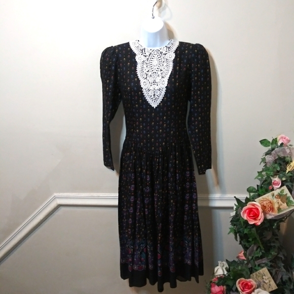 Vintage Gunne Sax Goth, Cottageore Style Lace Collared Black Floral Midi Dress - Picture 14 of 14
